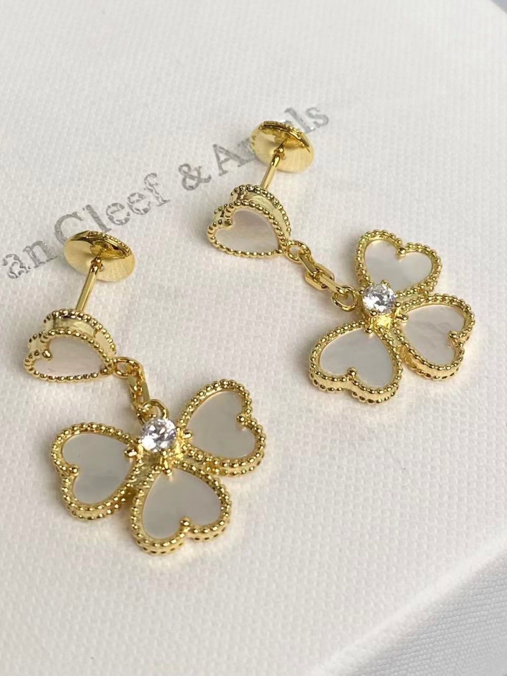 Excellent Used Condition Van Cleef & Arpels Earrings - Picture 3 of 4